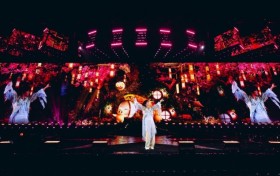 周深「深深的」巡回演唱会青岛站落幕 结合在地文化打造“城市级文化事件”